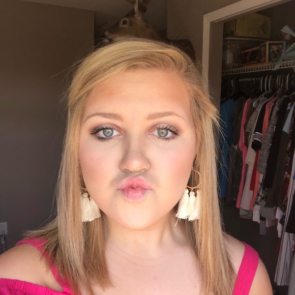 Meet your Posher, Kendall - Picture 1 of 1